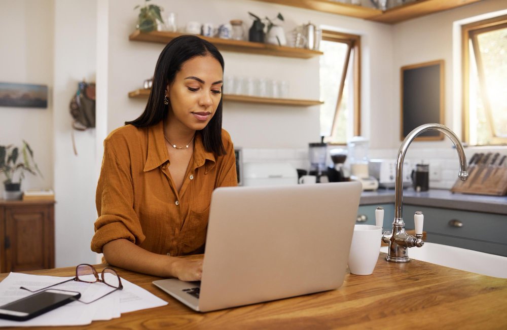 freelancer work laptop
